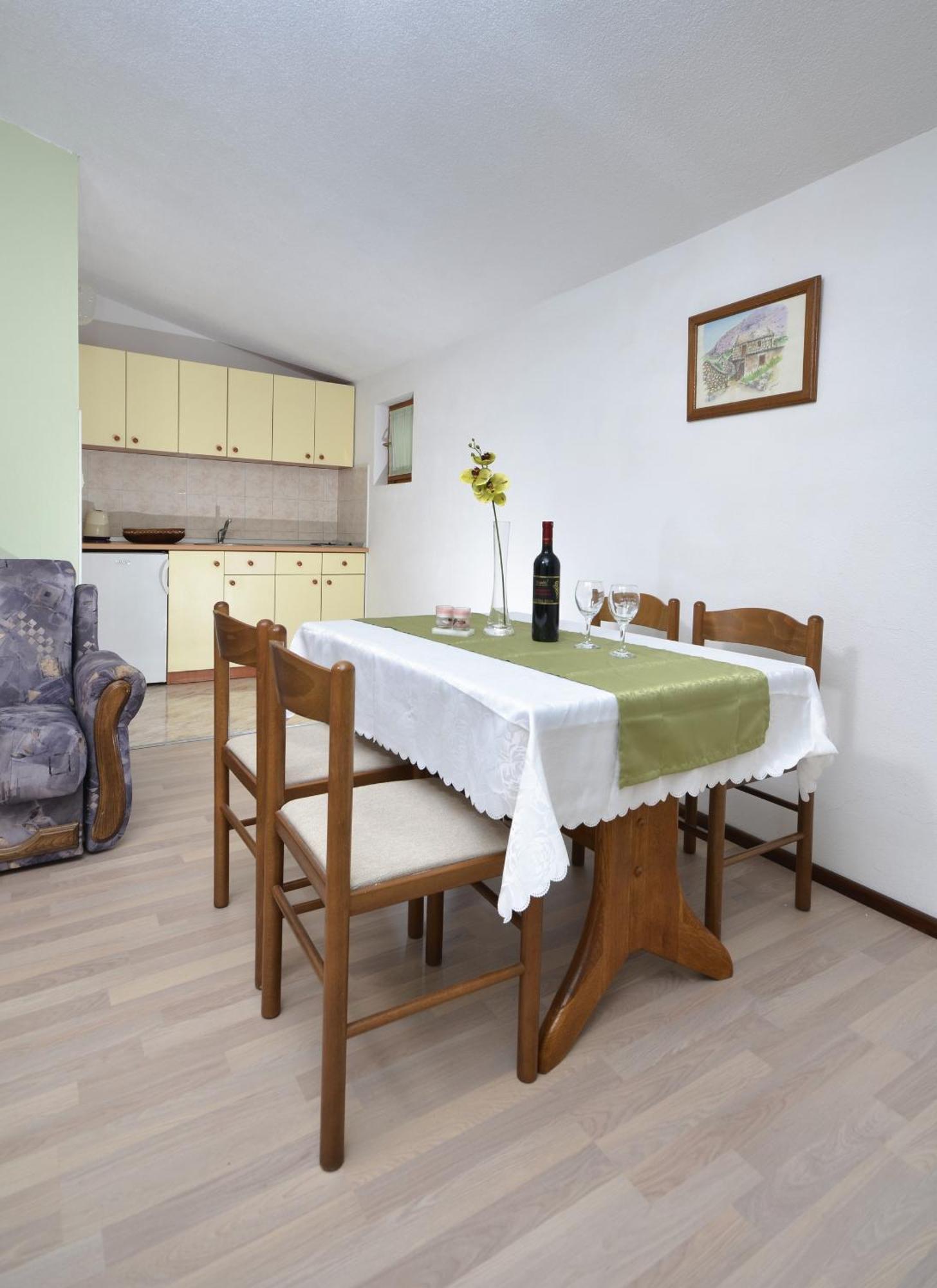 Family Friendly Apartments With A Swimming Pool Baska Voda, Makarska - 12442 Szoba fotó