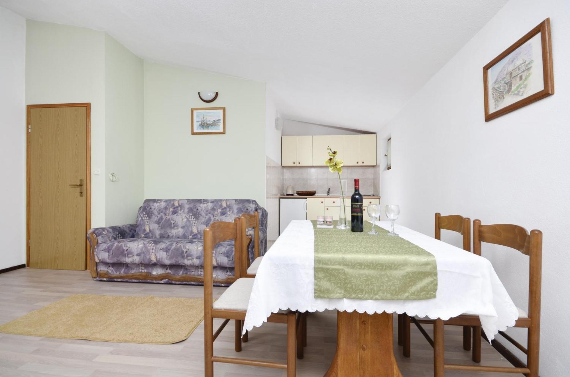 Family Friendly Apartments With A Swimming Pool Baska Voda, Makarska - 12442 Szoba fotó