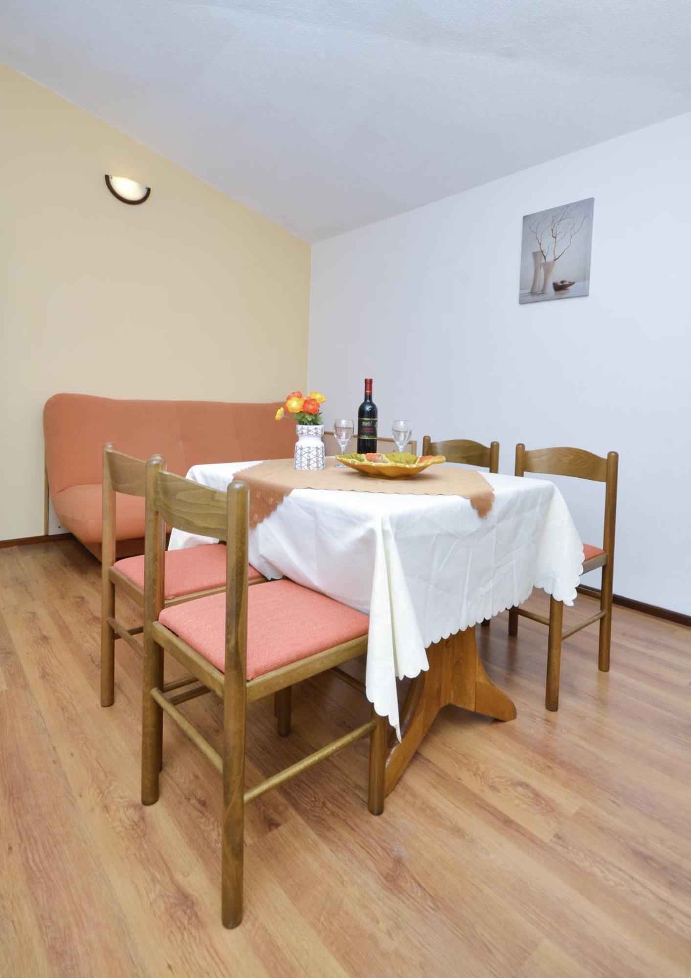 Family Friendly Apartments With A Swimming Pool Baska Voda, Makarska - 12442 Szoba fotó